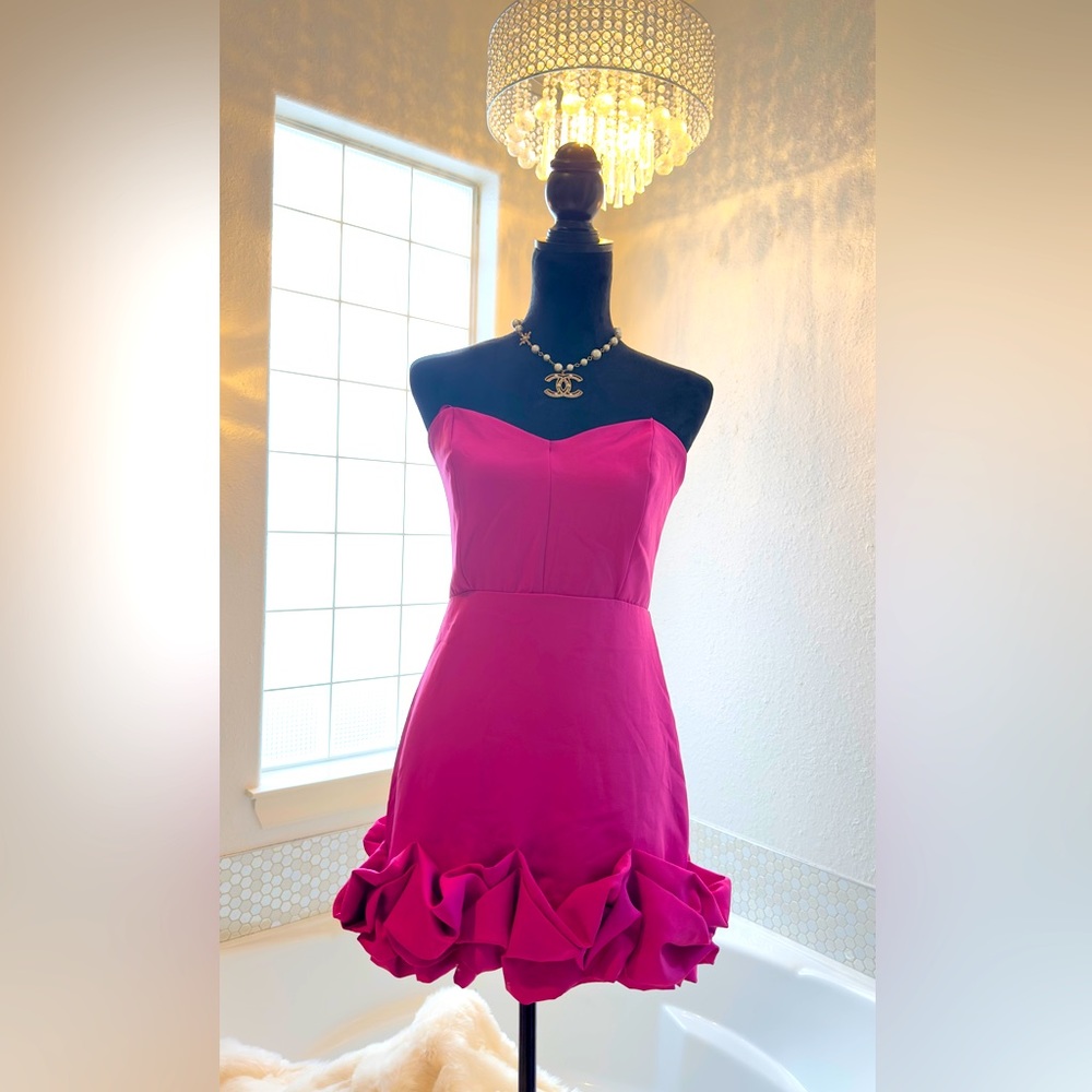 Do Be mini dress / New with Tags / Necklace not included/ Fits Small - Medium